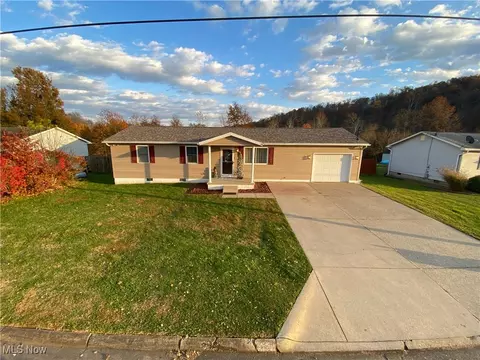 433 Dickens Dr, Mineral Wells, WV 26150