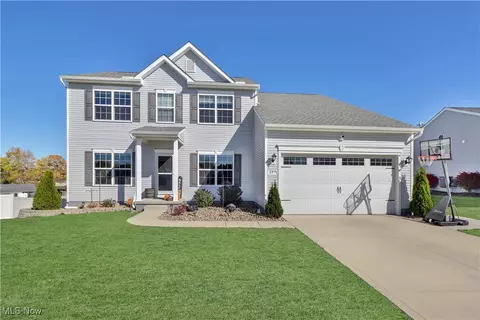 807 Asbury Pointe Ln, Painesville, OH 44077
