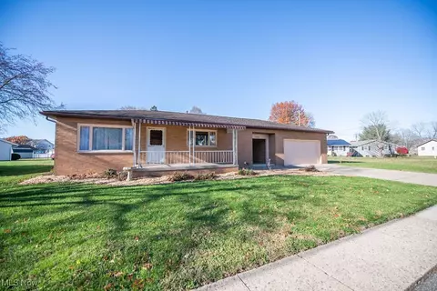 642 Jordan Dr NW, New Philadelphia, OH 44663