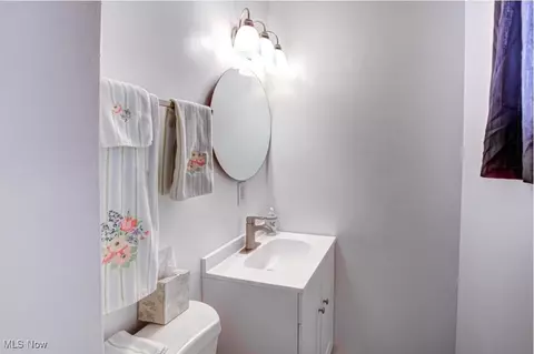 Bath - 1819 Gloucester Dr, Lorain, OH 44053 photo 1 of 4