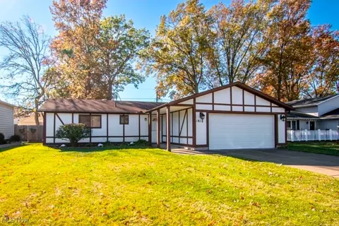 Exterior - 1819 Gloucester Dr, Lorain, OH 44053 photo 6 of 7