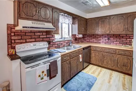 Kitchen - 1819 Gloucester Dr, Lorain, OH 44053 photo 3 of 3