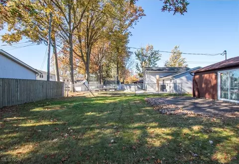 Exterior - 1819 Gloucester Dr, Lorain, OH 44053 photo 5 of 7