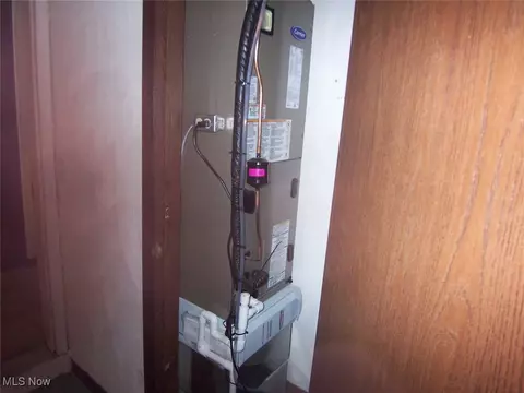Entry Way - 1819 Gloucester Dr, Lorain, OH 44053 photo 1 of 1