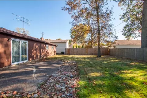 Exterior - 1819 Gloucester Dr, Lorain, OH 44053 photo 3 of 7