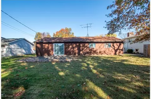 Exterior - 1819 Gloucester Dr, Lorain, OH 44053 photo 2 of 7