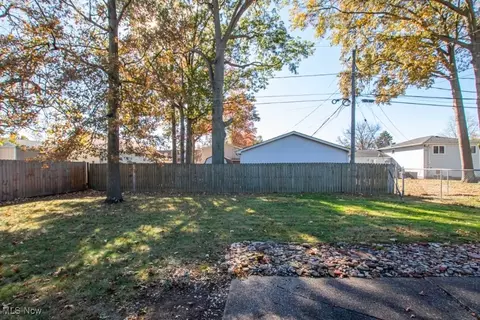 Exterior - 1819 Gloucester Dr, Lorain, OH 44053 photo 4 of 7