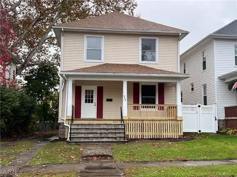 828 Locust Ave, Zanesville, OH 43701