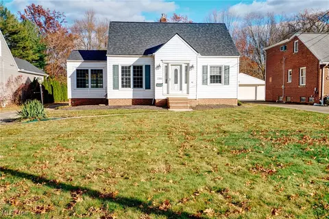 2253 Canterbury Rd, Westlake, OH 44145
