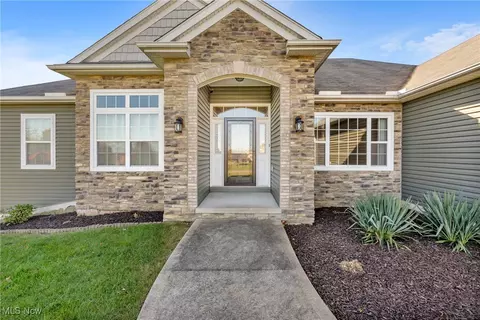2460 Twelve Oaks Cir, Medina, OH 44256