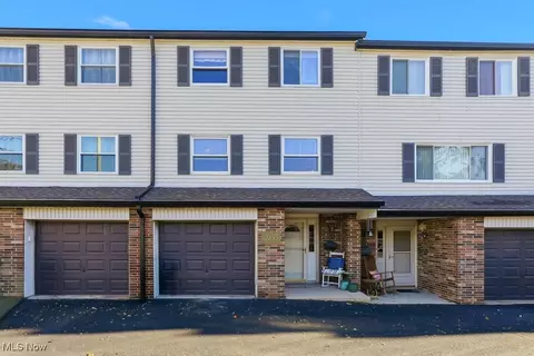 2035 Presidential #E42, Twinsburg, OH 44087