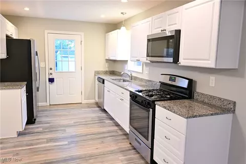 488 E 326th St, Willowick, OH 44095 photo 9