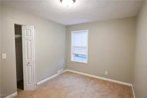 488 E 326th St, Willowick, OH 44095 photo 14