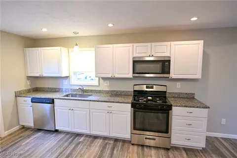 488 E 326th St, Willowick, OH 44095 photo 11