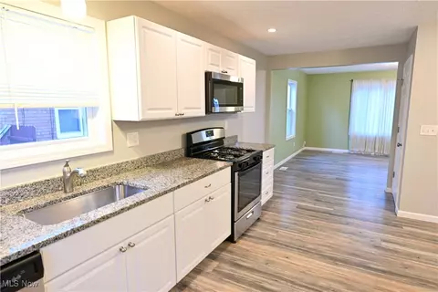 488 E 326th St, Willowick, OH 44095 photo 7