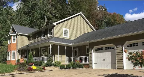 921 51st St, Vienna, WV 26105
