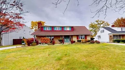3283 Van Aken Blvd, Shaker Heights, OH 44120