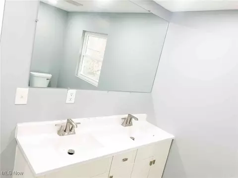 Bath - 4095 Laurel Rd, Lorain, OH 44055 photo 1 of 4