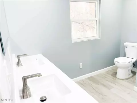 Bath - 4095 Laurel Rd, Lorain, OH 44055 photo 3 of 4