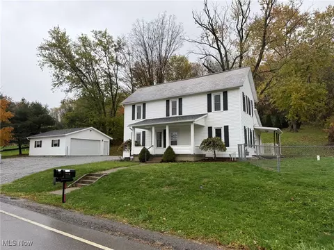 1385 Oldtown Valley Rd SE, New Philadelphia, OH 44663