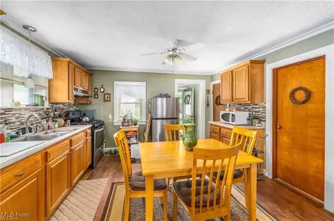 Kitchen - 35 Bayview, Beloit, OH 44609 photo 2 of 3