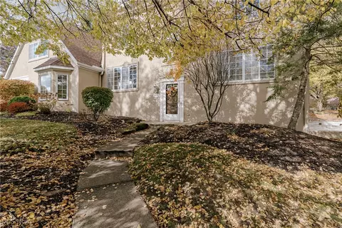 10375 W Cobblestone Ln #2, Twinsburg, OH 44087