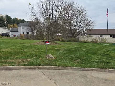 Wood Creek Circle Nw, Massillon, OH 44647