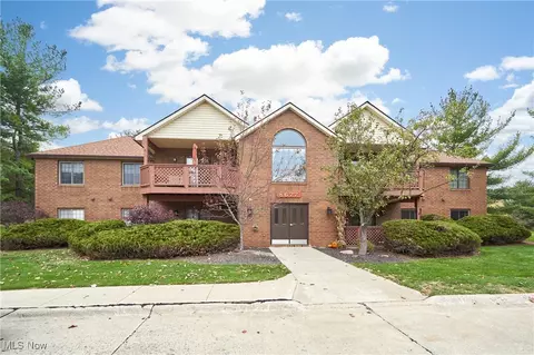 8677 Scenicview Dr, Broadview Heights, OH 44147