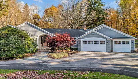 7436 Chagrin Rd, Chagrin Falls, OH 44023