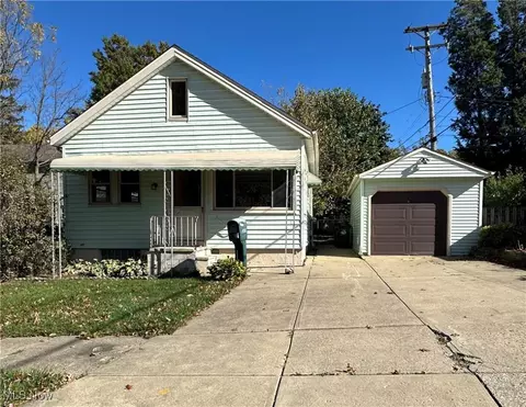 2829 Maplecrest Ave, Parma, OH 44134