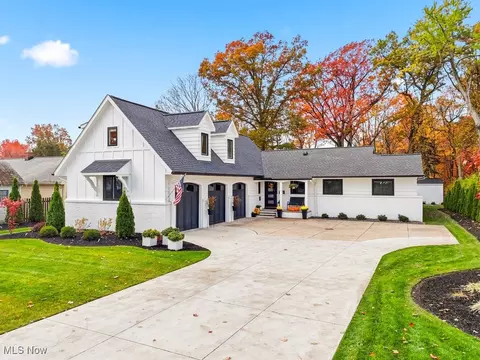 6588 2nd Ave, Independence, OH 44131