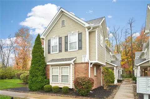 3406 Lenox Village Dr #244, Fairlawn, OH 44333