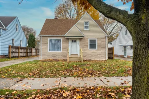 4578 Forest Edge Dr, Brooklyn, OH 44144