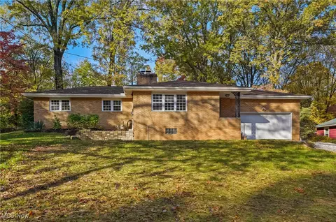 3768 Greenfield Rd, Uniontown, OH 44685