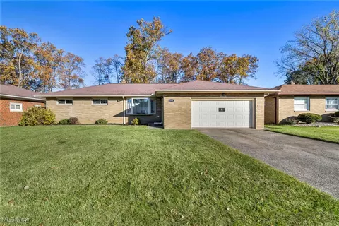 8580 Royal Ridge Dr, Parma, OH 44129