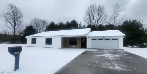 112 Kutcham Dr, Uhrichsville, OH 44683