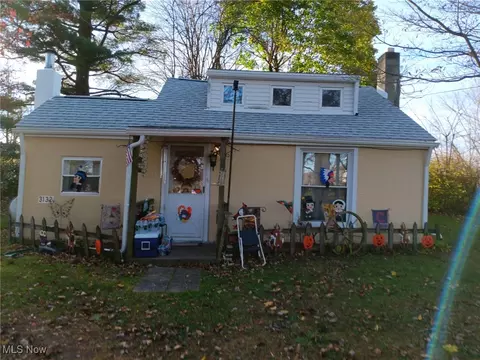 3132 Lake Rockwell Rd, Ravenna, OH 44266
