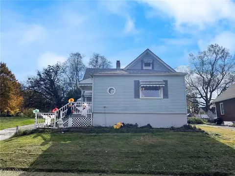469 Devitt Ave, Campbell, OH 44405 photo 1