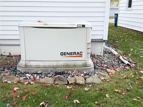 Exterior - 1109 E 18th St, Ashtabula, OH 44004 photo 3 of 14