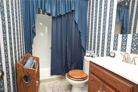 Bath - 1109 E 18th St, Ashtabula, OH 44004 photo 1 of 1