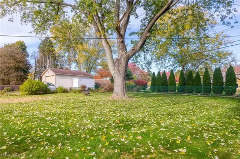 Exterior - 2533 57th St NE, Canton, OH 44721 photo 6 of 7