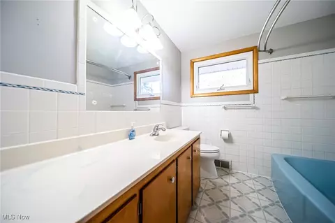 Bath - 2533 57th St NE, Canton, OH 44721 photo 1 of 1
