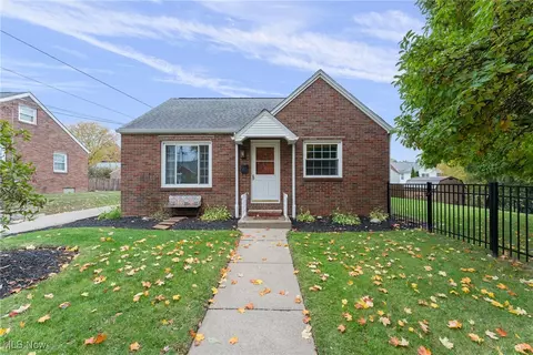 1438 Deville Ave NW, Canton, OH 44708 photo 2