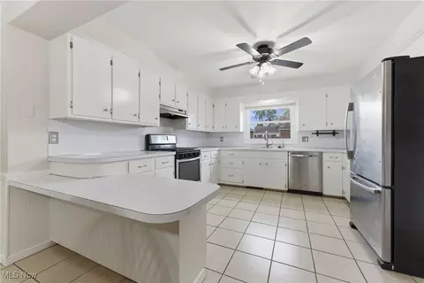 1438 Deville Ave NW, Canton, OH 44708 photo 4