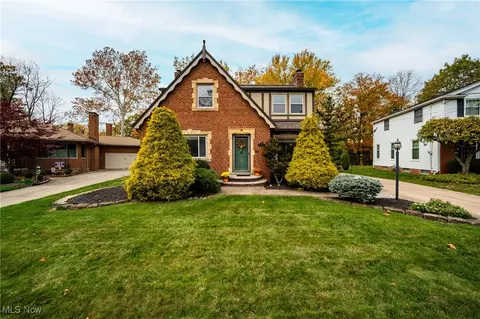 5630 Onaway Oval, Parma, OH 44130