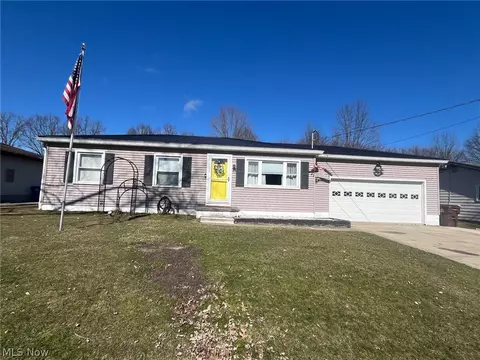 4041 Fairlawn Heights Dr SE, Warren, OH 44484