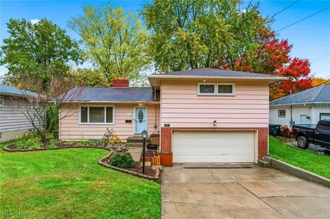 1151 Clearview St NW, Warren, OH 44485
