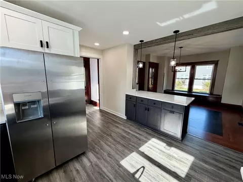 Entry Way - 1221 Dover Ave, Dover, OH 44622 photo 1 of 8