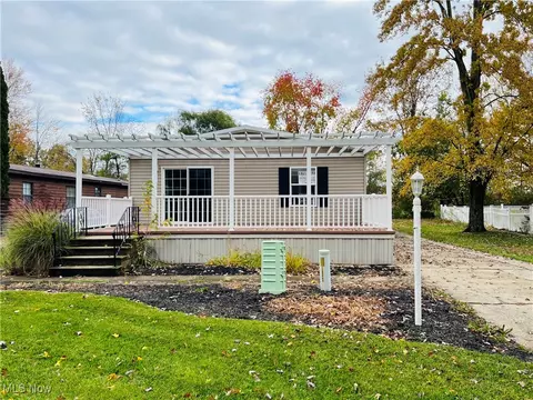 268 Twin Lks, Elyria, OH 44035