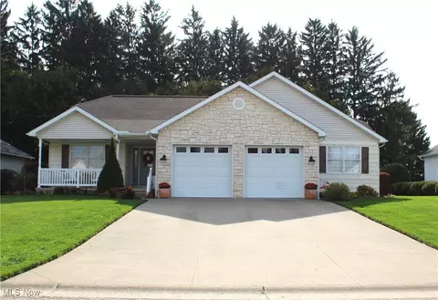 114 Stone Crossing St NE, Canton, OH 44721